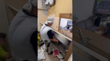 築29年のキッチンリフォームビフォーアフター✨このキッチン60%OFFになりましたー！#ビフォーアフター #リフォーム #リノベ#リノベーション#キッチンリフォーム#lixil#シエラS